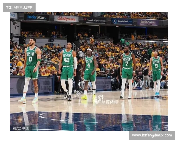 激烈角逐瞬间 NBA赛场精彩对决引爆球迷激情 激烈角逐瞬间 NBA赛场精彩对决引爆球迷激情